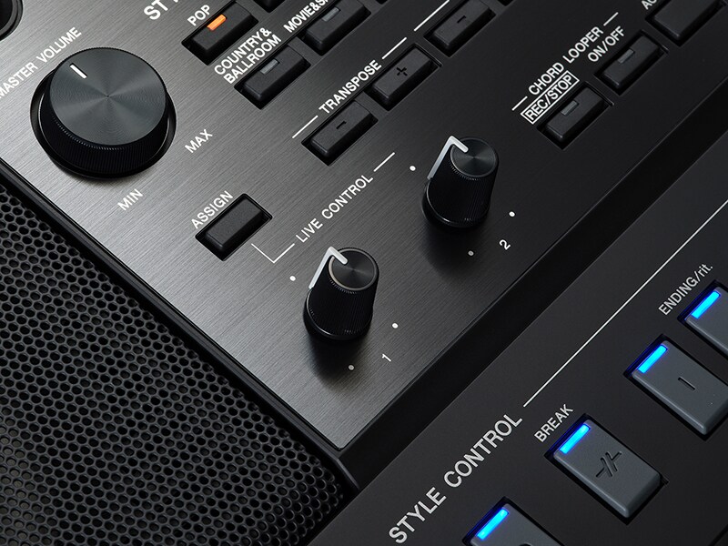 Ảnh cận cảnh các nút có thể gán chức năng và các núm điều khiển Live Control trên đàn Yamaha Arrange Workstation PSR-SX920.