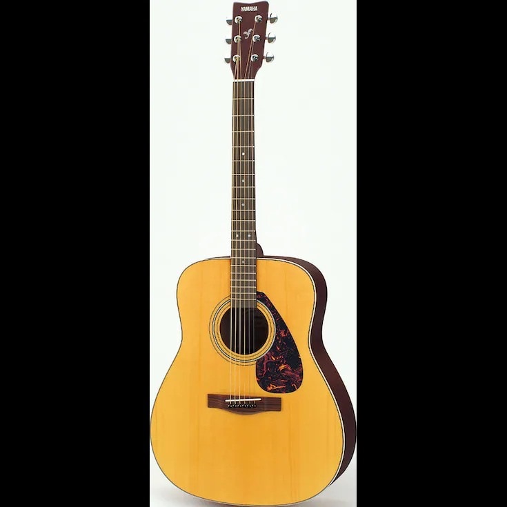 Guitar Acoustic F370 là dòng guitar giá rẻ phù hợp với người mới tập chơi
