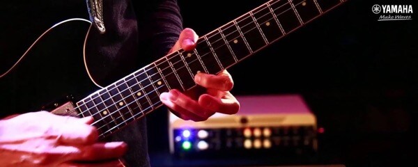 Người chơi đàn guitar cần nắm vững vị trí các hợp âm trên guitar (Nguồn: Yamaha)