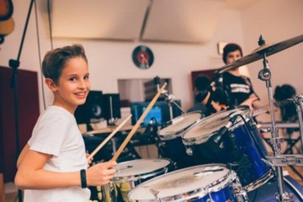 Lớp học trống cho trẻ em tại Trường âm nhạc Yamaha phù hợp với trẻ từ 6-12 tuổi