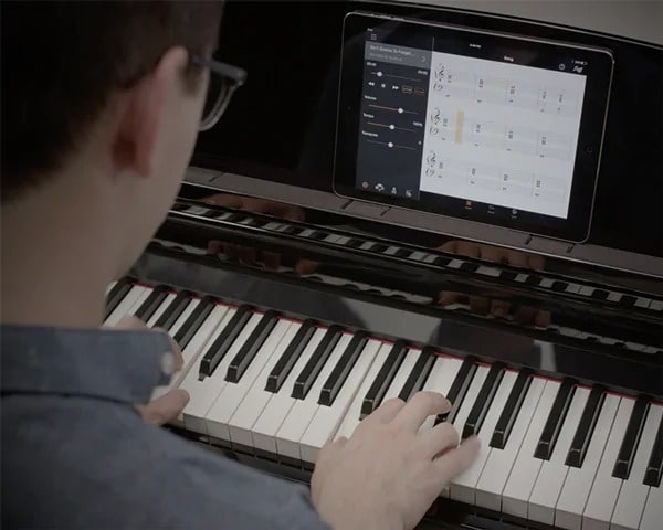 Đàn Piano yêu cầu người chơi kết hợp nhiều việc cùng một lúc khi trình diễn một bản nhạc (Nguồn: Yamaha)