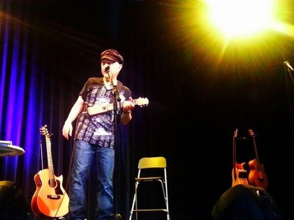 Pocket Guitar - Loại đàn với thiết kế không có phần thân đàn mà chỉ có cổ đàn (Nguồn: Internet)