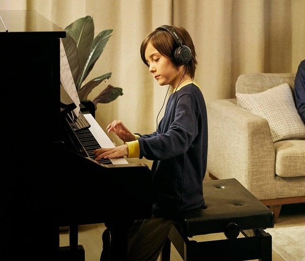 Trong quá trình chơi, nếu lực tay không đều cũng có thể khiến phím đàn Piano điện của bạn bị kẹt (Nguồn: Yamaha)