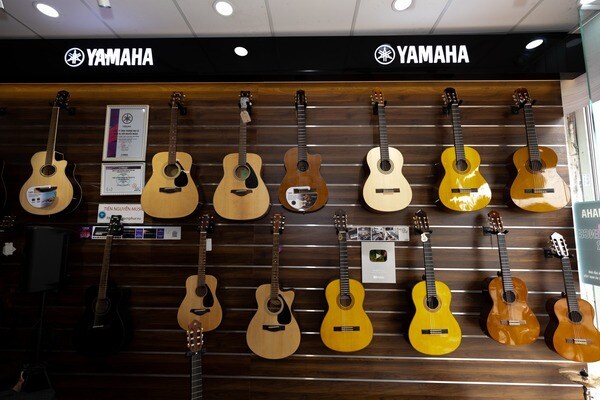 Yamaha Music Việt Nam - Địa chỉ b&aacute;n đ&agrave;n guitar chất lượng, ch&iacute;nh h&atilde;ng d&agrave;nh ri&ecirc;ng cho người thuận tay tr&aacute;i (Nguồn: Yamaha)