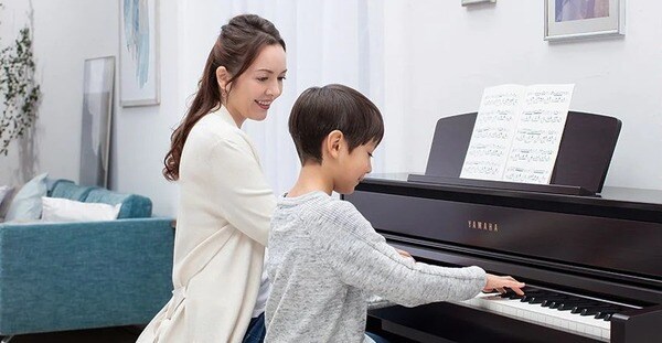Piano Clavinova là dòng đàn thích hợp đặt trong phòng ngủ vì khá nhỏ gọn cùng nhiều tính năng nổi bật