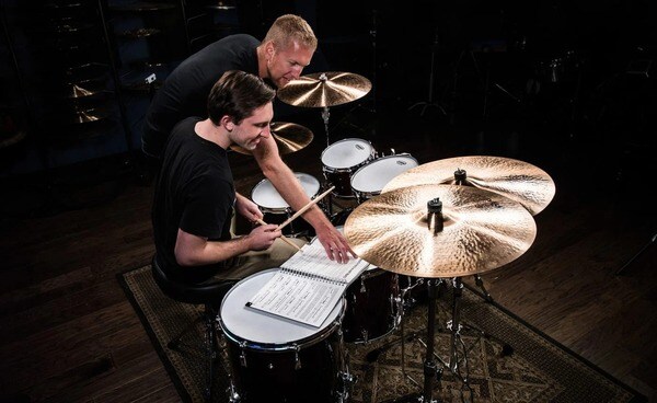 Đánh trống sẽ không quá khó khi có sự định hướng, giúp đỡ từ những người có chuyên môn