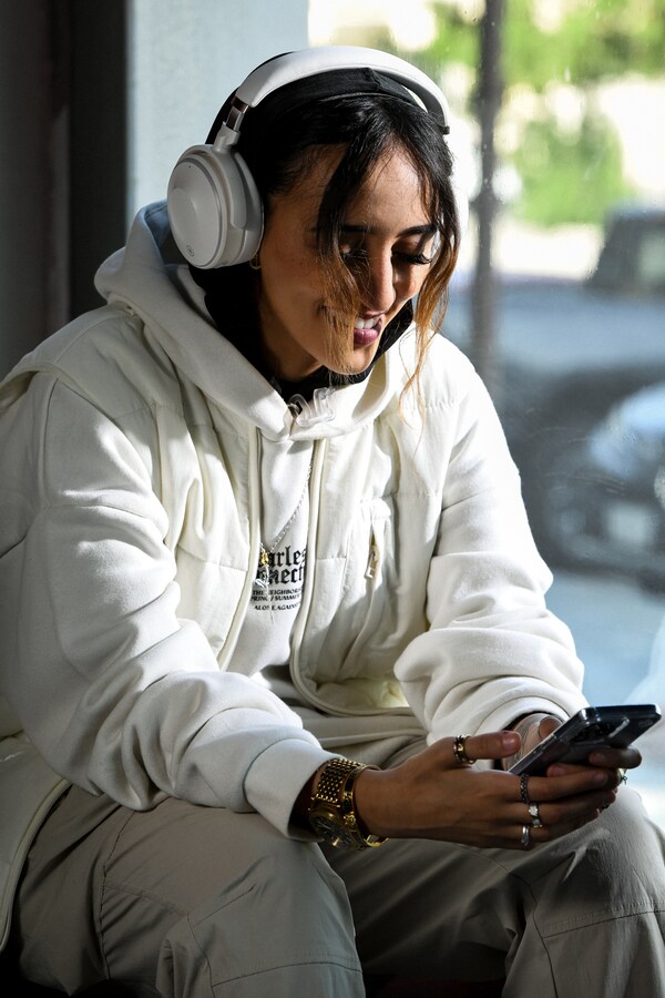 Đảm bảo tai nghe đã được kết nối với điện thoại để tận hưởng âm thanh ở chất lượng tốt nhất