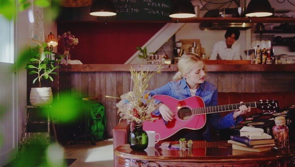 Đàn Guitar Acoustic FG-TA với mức giá hơn 14 triệu sẽ giúp bạn chơi đàn dễ dàng và tạo nên những bản nhạc ấm áp, du dương (Nguồn: Yamaha)