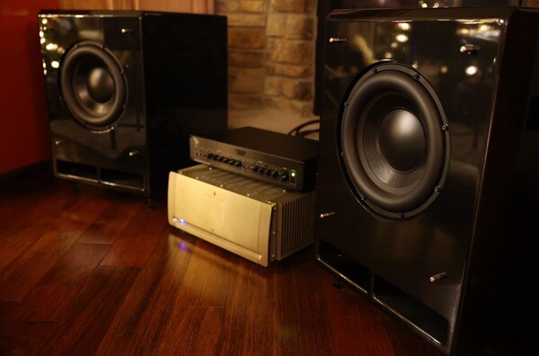 Điều chỉnh công suất loa phù hợp, kiểm tra lại đầu nối hoặc vệ sinh loa để tránh tình trạng âm thanh bị rè, xước