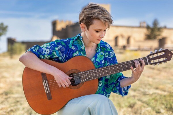 Với mức giá 11 triệu bạn đã có thể sở hữu cho mình một cây đàn Guitar Classic lý tưởng và dễ chơi (Nguồn: Yamaha)