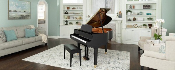 Baby Grand Piano với thiết kế 3 chân vững chãi, toát lên vẻ sang trọng, trang nhã