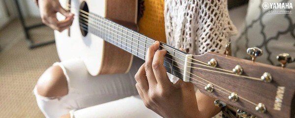 Những người chơi Guitar chuyên nghiệp có thể tự chỉnh dây đàn mà không cần phần mềm hay công cụ hỗ trợ (Nguồn: Yamaha)