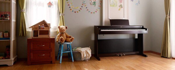 Ánh nắng và độ ẩm là một trong những yếu tố làm giảm tuổi thọ của đàn Piano khi người chơi đặt đàn ở vị trí không thích hợp (Nguồn: Yamaha)