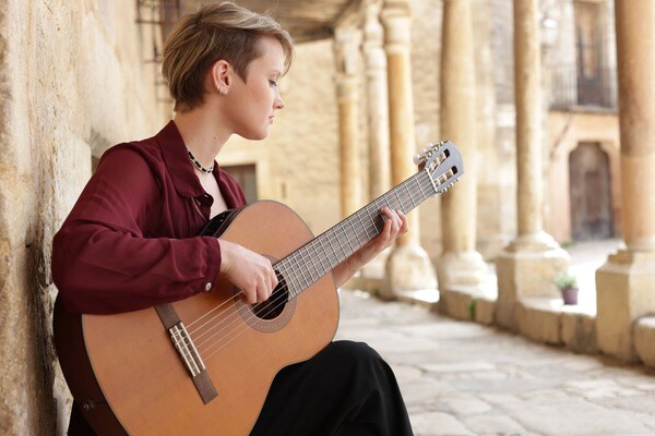 Đàn Classic với cải tiến phần thùng đàn to, cần đàn nhỏ giúp âm thanh to và ấm hơn các dòng đàn truyền thống (Nguồn Yamaha)