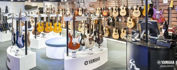 Lựa chọn mua đàn tại các cửa hàng uy tín như Yamaha giúp khách hàng an tâm về chất lượng, giá cả sản phẩm  (Nguồn Yamaha)