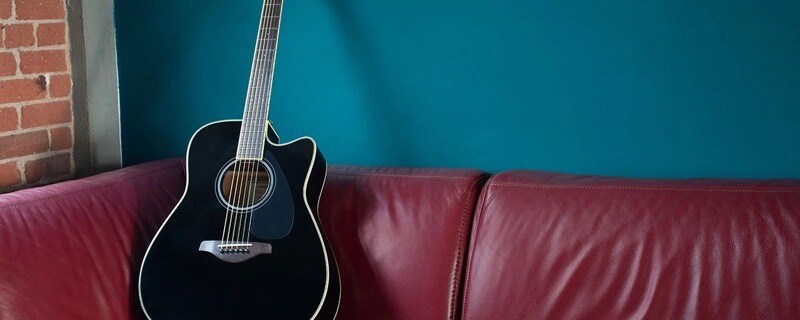  Thùng đàn Cutaway có thiết kế lõm ở mặt trên đàn, tạo điểm nhấn trong thiết kế của cây đàn guitar
