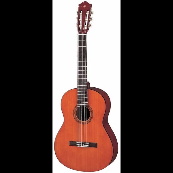 Yamaha CGS103A được thiết kế với kích thước 3/4 giúp cho việc chơi đàn dễ dàng hơn đối với những người có tay nhỏ hoặc trẻ em