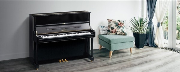 Yamaha U series là dòng piano đứng tiêu chuẩn với trọng lượng trung bình khoảng 228-246 kg