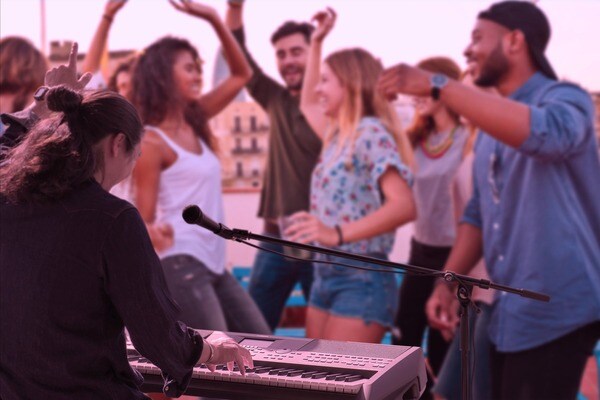 Đàn Keyboard phụ thuộc với nhiều lứa tuổi và dành cho những người muốn khám phá âm nhạc theo nhiều phong cách  (Nguồn: Yamaha)