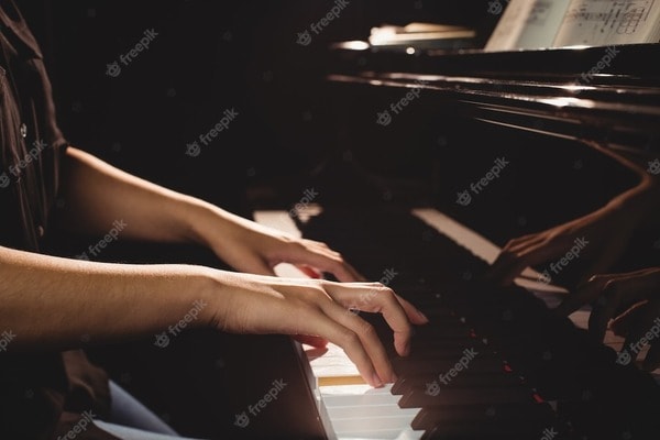 Piano Forte là khóa học dành cho những ai muốn học chơi piano theo phong cách cổ điển