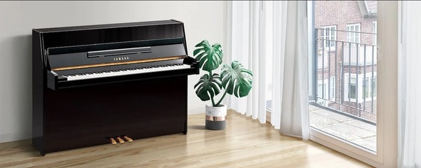 Việc đặt đàn Piano ở những nơi có ánh nắng chiếu có thể khiến các bộ phận gỗ của phím đàn bị cong vênh gây kẹt phím  (Nguồn: Yamaha)