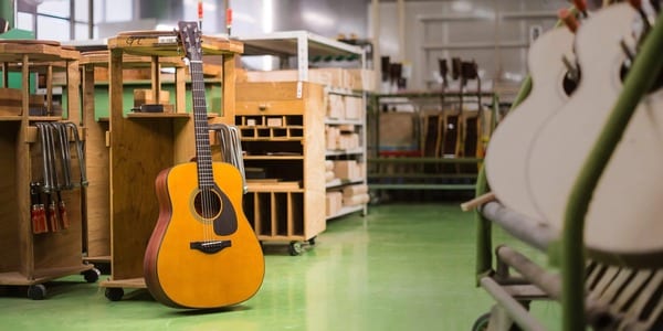 Dòng guitar FG/FS Series sở hữu thiết kế truyền thống với thùng đàn lớn và khung đàn hình vỏ sò