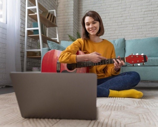 Chủ động tương tác với giảng viên trong quá trình học guitar online