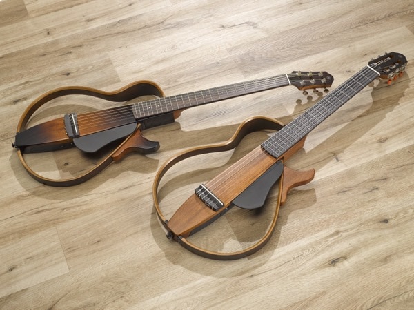 Đàn guitar câm có kích thước tương đối nhỏ gọn và dễ giúp bạn dễ dàng hơn khi mang đi biểu diễn (Nguồn: Yamaha)