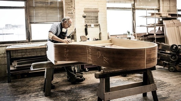 Đàn Piano cơ nặng do chất liệu chọn làm đàn đều là gỗ chất lượng cao có tuổi đời lâu bền