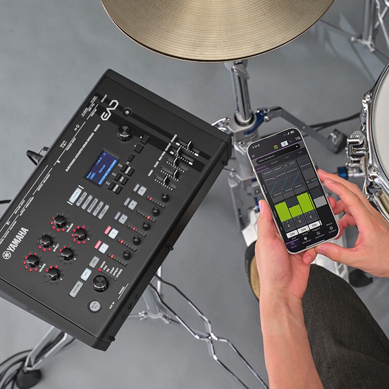 Hình ảnh hiển thị quá trình vận hành EAD50 bằng ứng dụng chuyên dụng của nó.