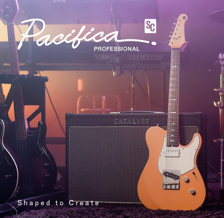 Pacifica SC Professional (PACP11S SOR) đặt cạnh ampli guitar