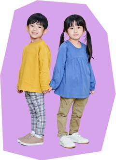 "Playing" at age 3. Aiming to have one's own image and express oneself.