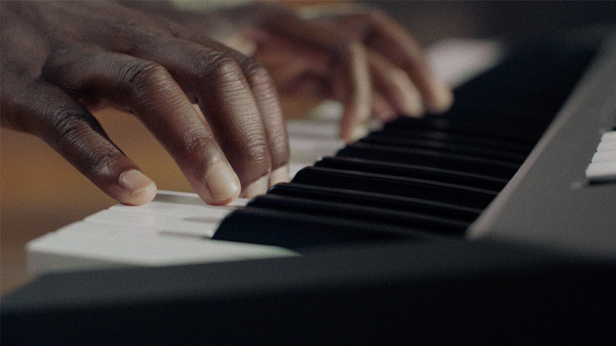 PSR-E483 đang được chơi bởi người dùng