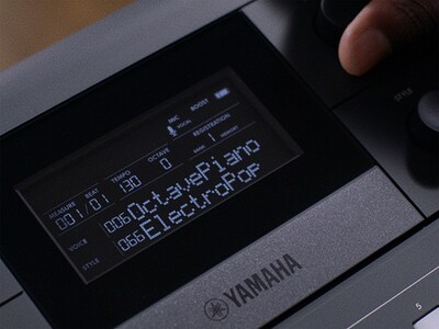 Hình ảnh màn hình trung tâm PSR-E583