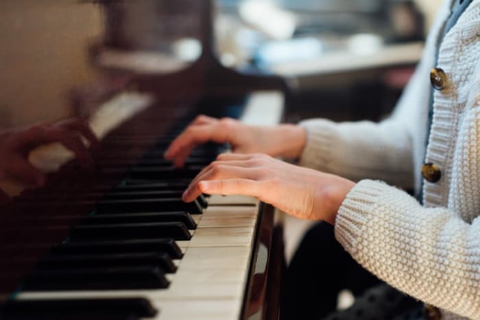 Cách luyện ngón piano vững chắc khi học đàn 