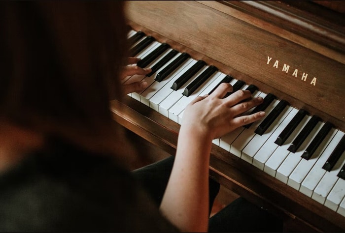 Chọn một cây đàn piano phù hợp sẽ giúp việc học đàn của bạn dễ dàng hơn 