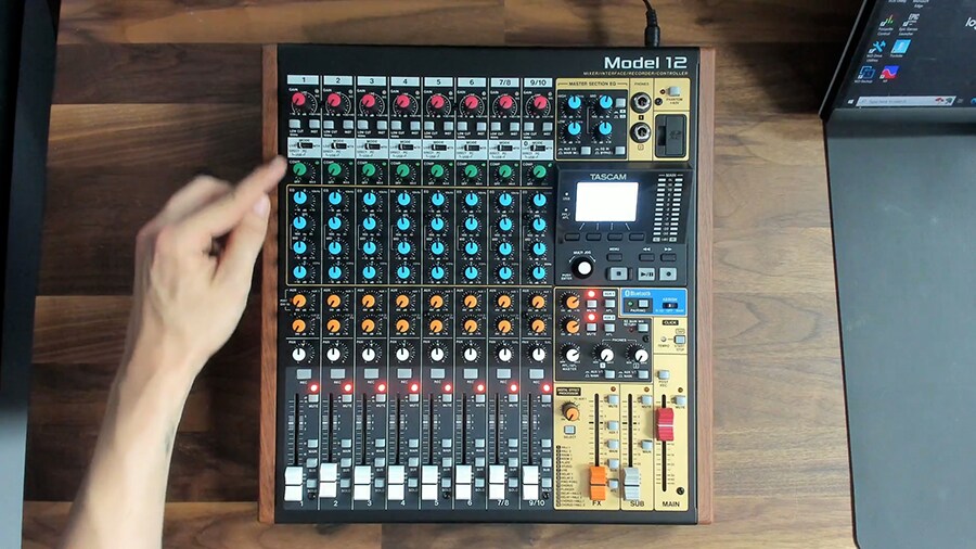 Dải kênh của mixer là các nút điều khiển trên 1 hàng theo phương thẳng đứng, mỗi nút sẽ có chức năng riêng biệt 