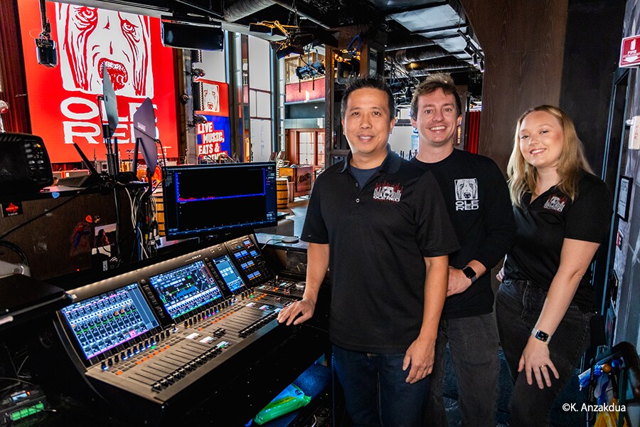 Ảnh: Matthew Cox, Joey McCarrick và Stephanie Marin (Photography K. Anzakdua)