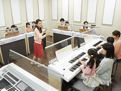 ──Ông nghĩ vì sao những người trưởng thành đã theo học tại Trường Âm Nhạc Yamaha khi còn bé lại cảm thấy hạnh phúc hơn trong cuộc sống?