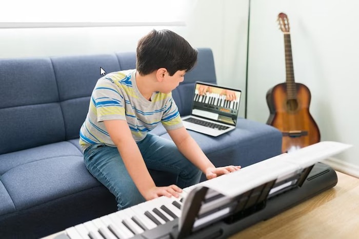 Piano online tương tác trực tiếp với giáo viên giúp bạn được giải đáp thắc mắc nhanh chóng và chi tiết hơn khi học   
