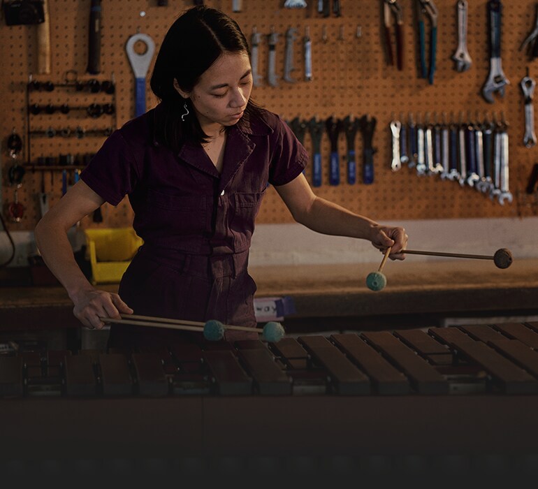 Visual chính của WAY UP